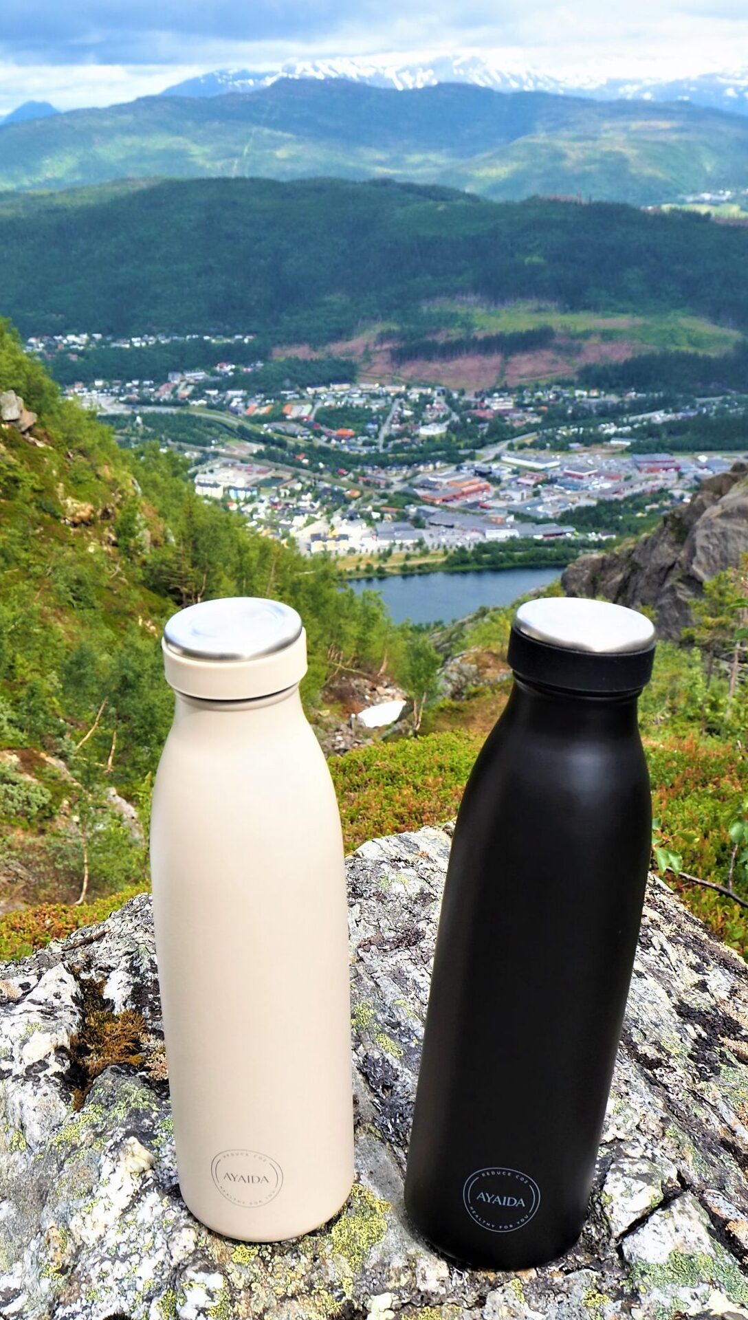 Vandflasker fra AyaogIda med udsigt i Norge